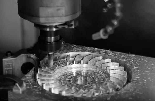 CNC tehnologija osigurava savršenu točnost i ponovljivost svakog komada!